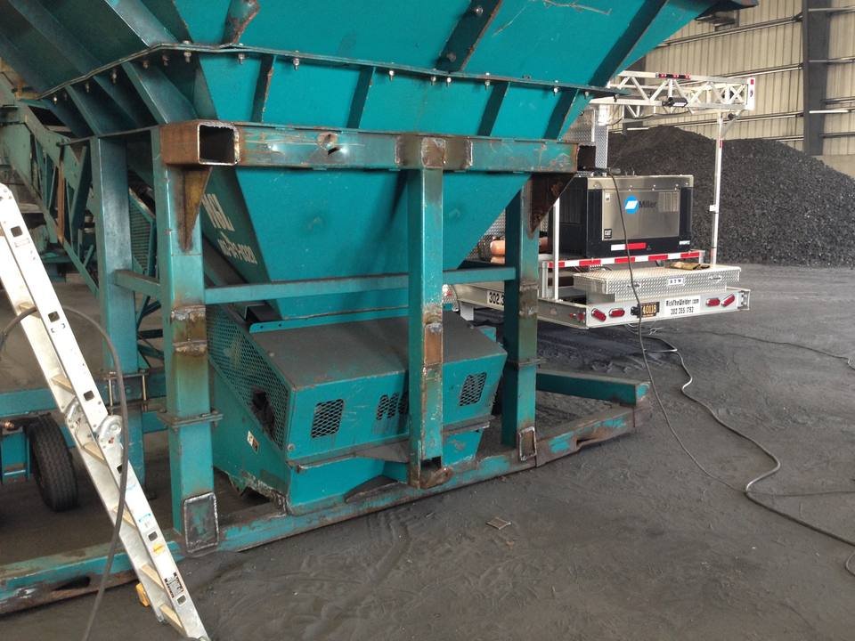 Custom fabrication of hopper feeder and conveyor in Delaware